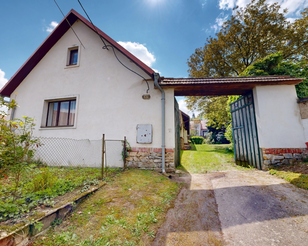 Dvougenerační usedlost, 175m2, pozemek 2.374m2, Pavlovice, okr. Benešov