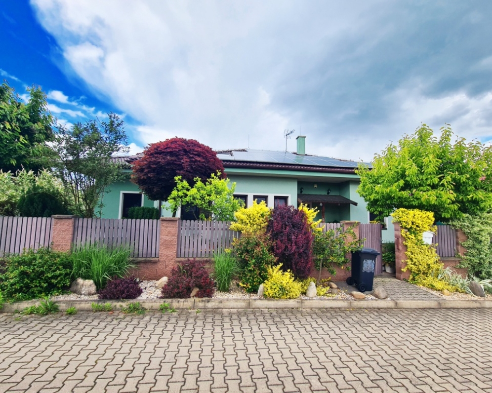 Samostatný RD 5+kk, 190m2, pozemek 833m2, Radonice u Prahy